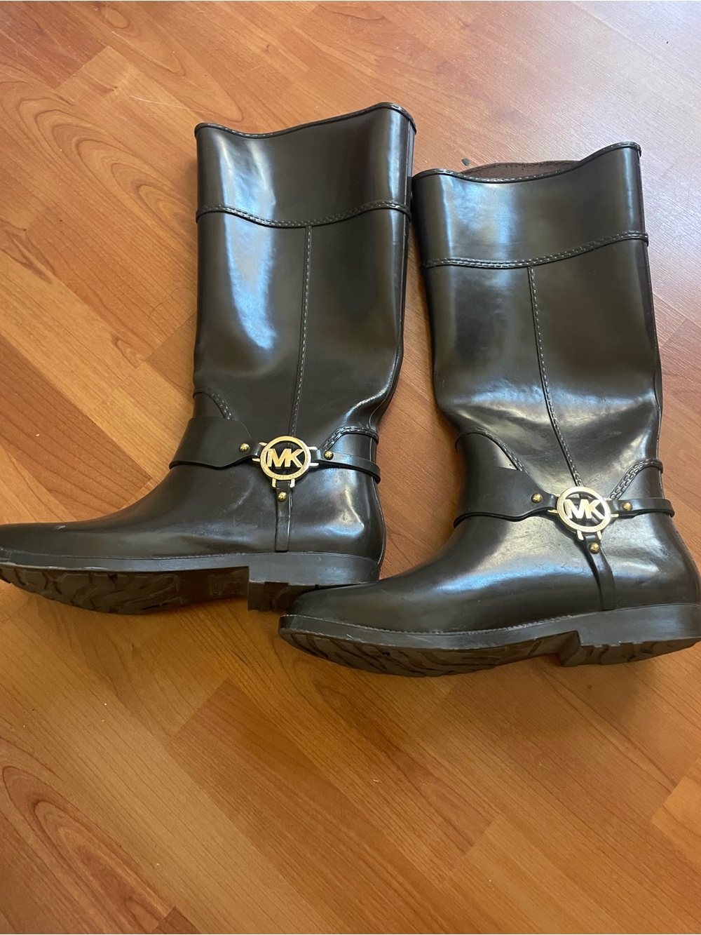 Boots with MK logo